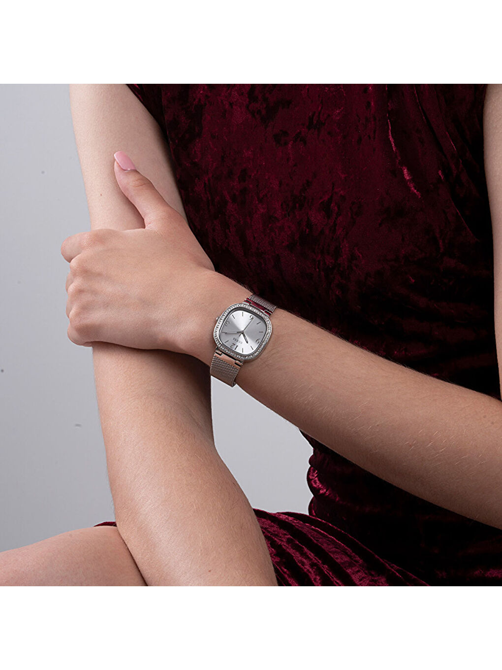 Gri GUGW0354L1 Kadın Kol Saati-5