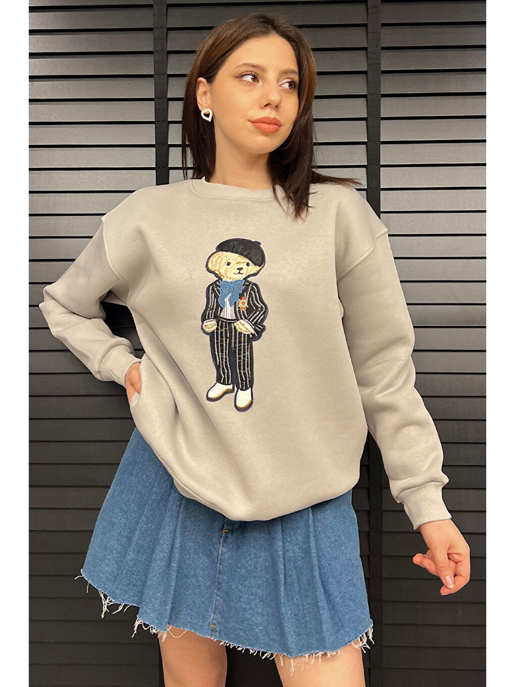 Gri Kadın Bisiklet Yaka Aplikeli Sweatshirt (aplike Ayılar Farklı Gelebilir)