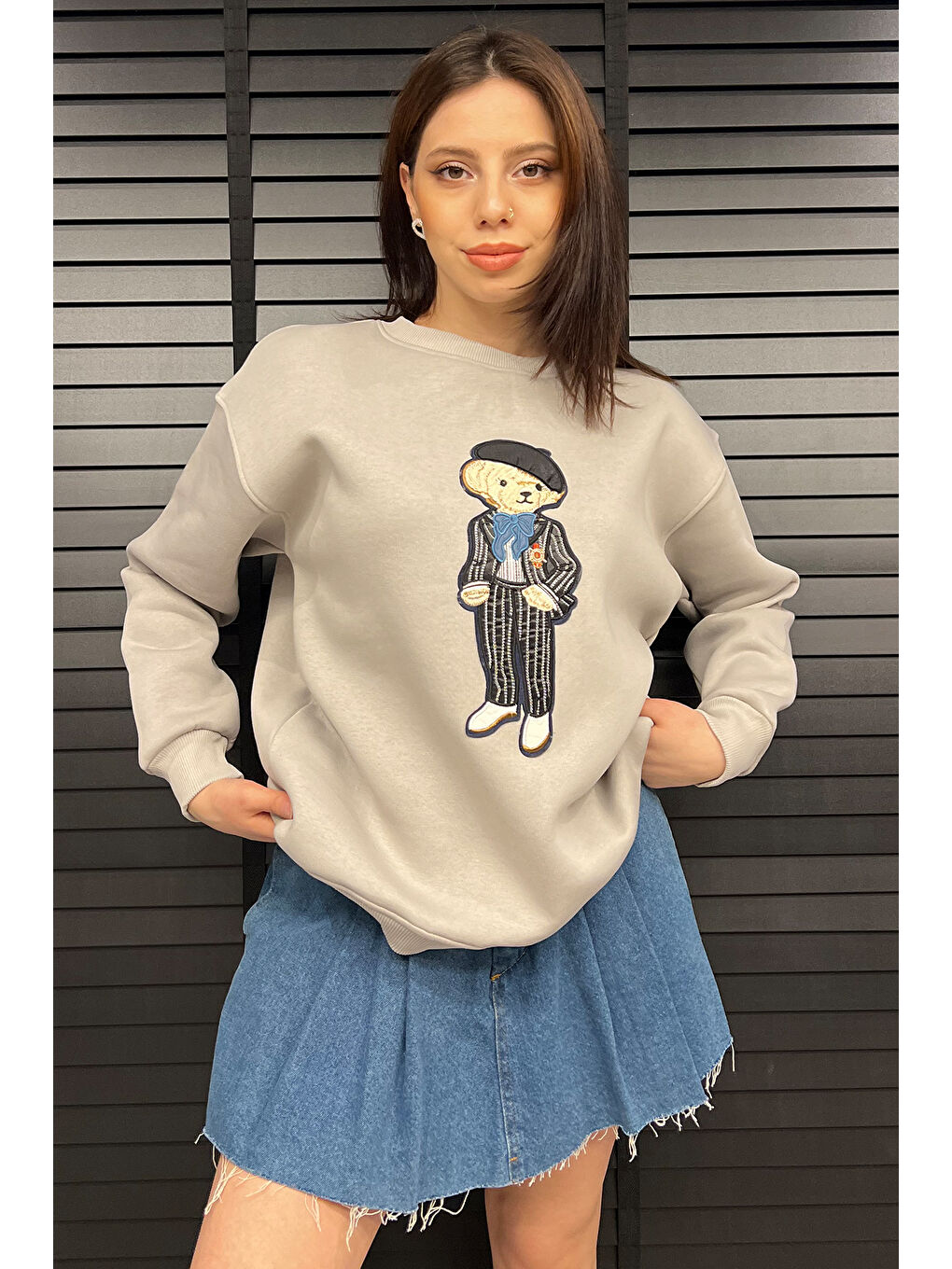Gri Kadın Bisiklet Yaka Aplikeli Sweatshirt (aplike Ayılar Farklı Gelebilir)-1