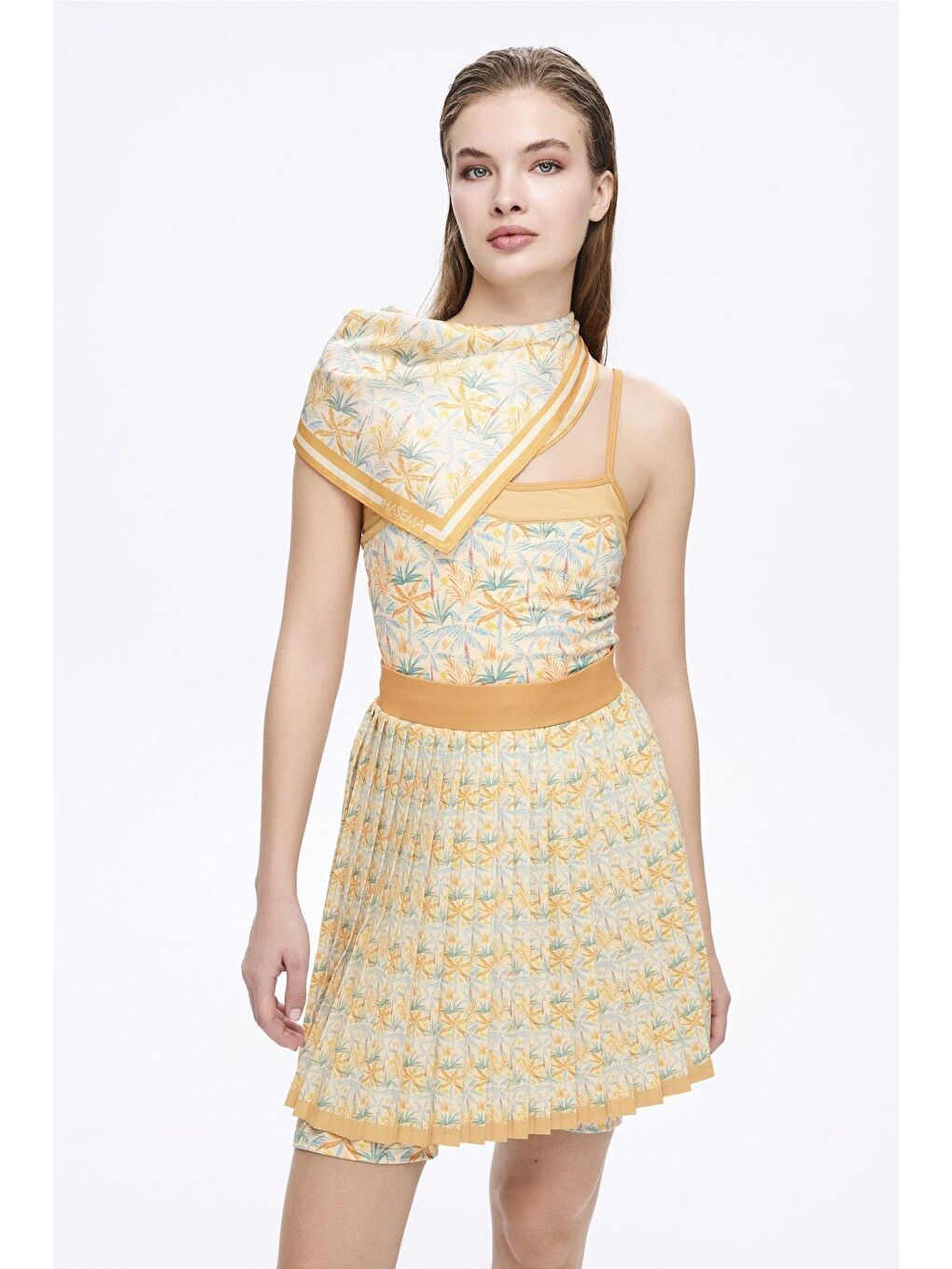 Desenli Turuncu Renk 4 Parça Yarı Kapalı Mayo - Tulum Takımı 5055-2