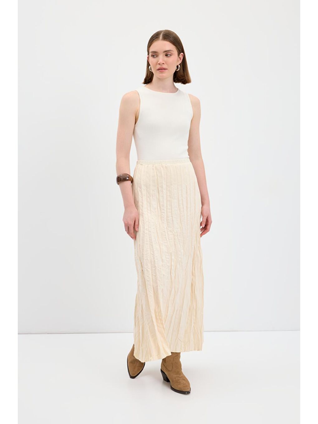 Ekru Kırışık Görünümlü Uzun Süet Etek Kemik
