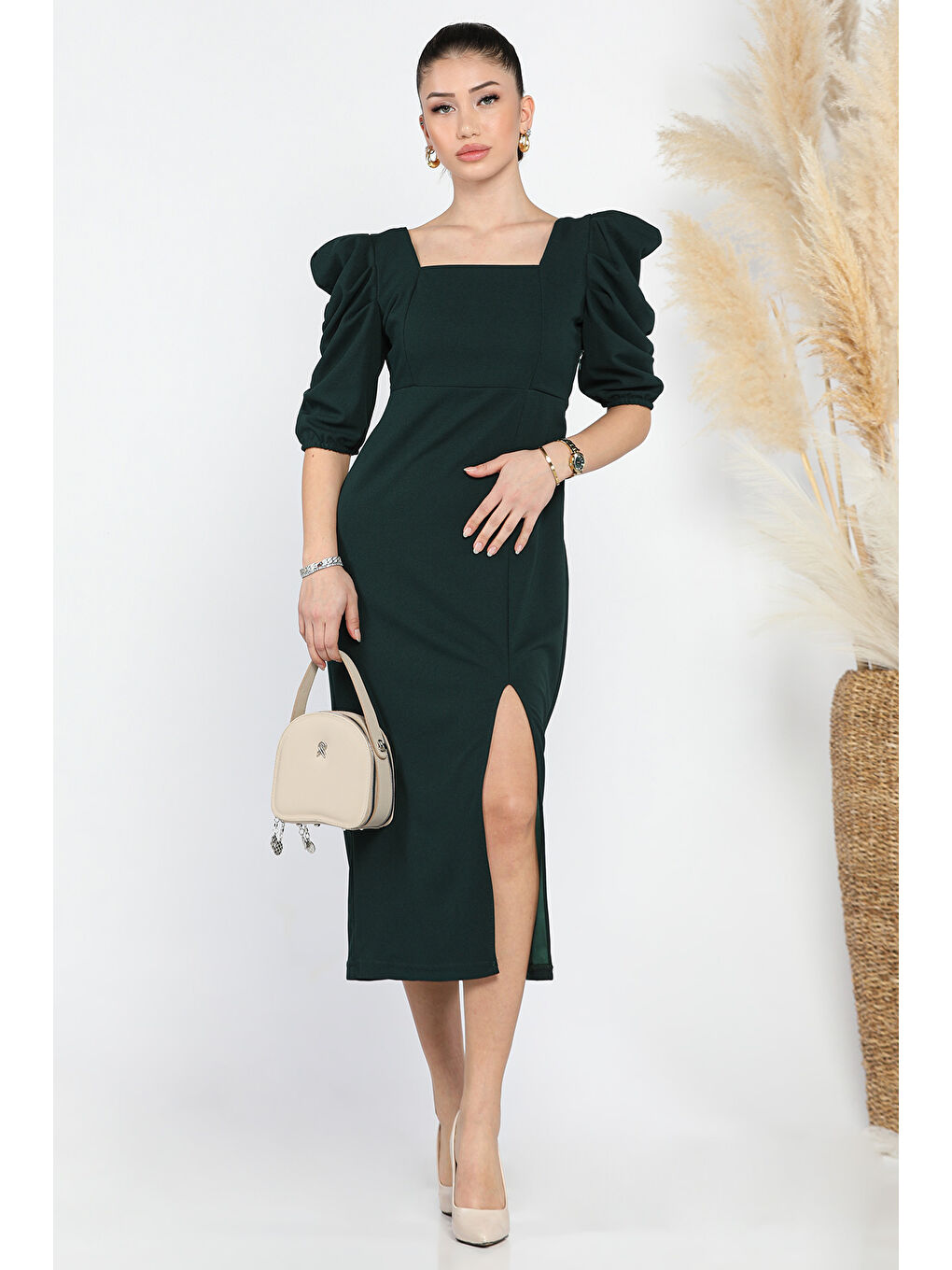 Yeşil Kadın Sırt Dekolteli Yırtmaçlı Kare Yaka Elbise