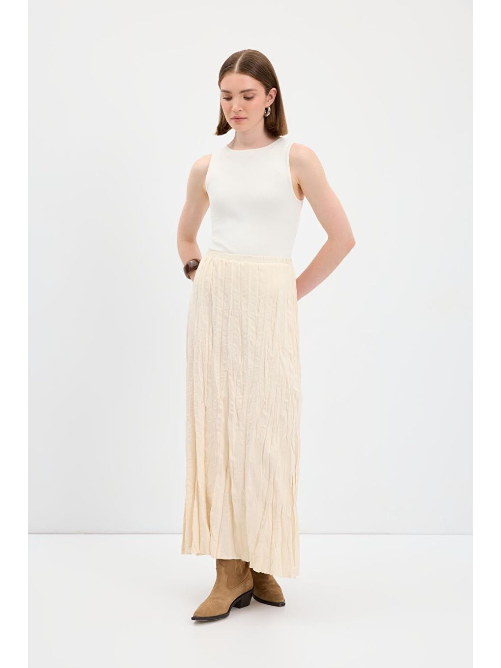 Ekru Kırışık Görünümlü Uzun Süet Etek Kemik-1