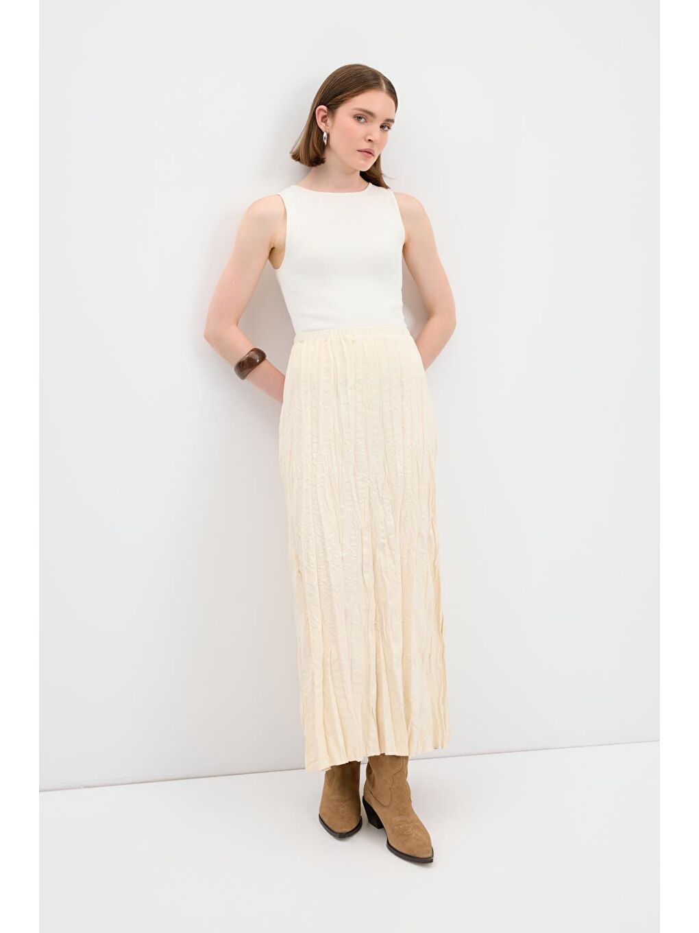 Ekru Kırışık Görünümlü Uzun Süet Etek Kemik-3