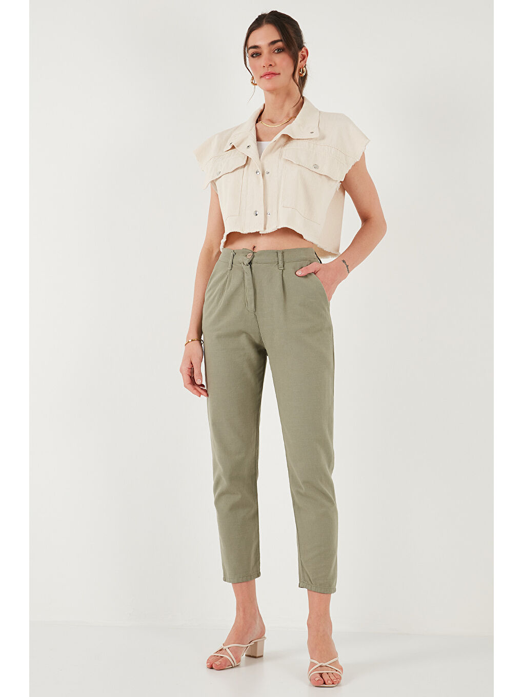 Haki Pamuklu Slim Fit Normal Bel Düz Paça Kadın Pantolon 668Y5121