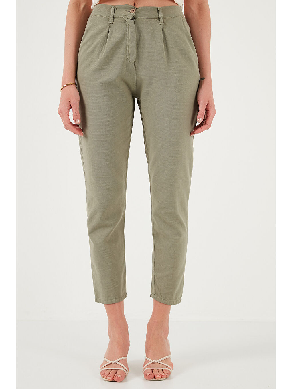 Haki Pamuklu Slim Fit Normal Bel Düz Paça Kadın Pantolon 668Y5121-1