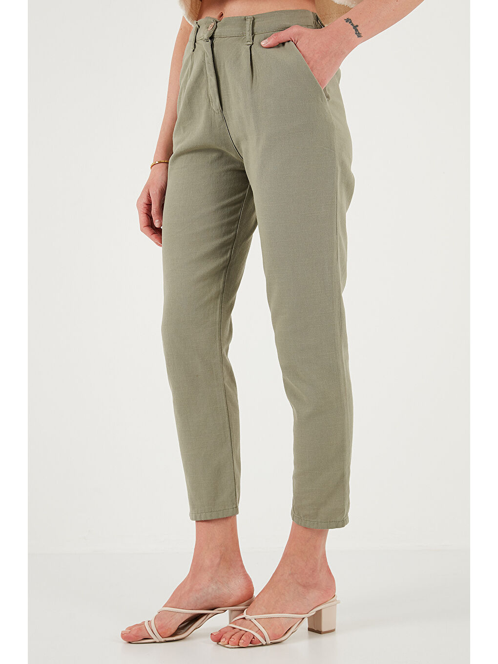 Haki Pamuklu Slim Fit Normal Bel Düz Paça Kadın Pantolon 668Y5121-4