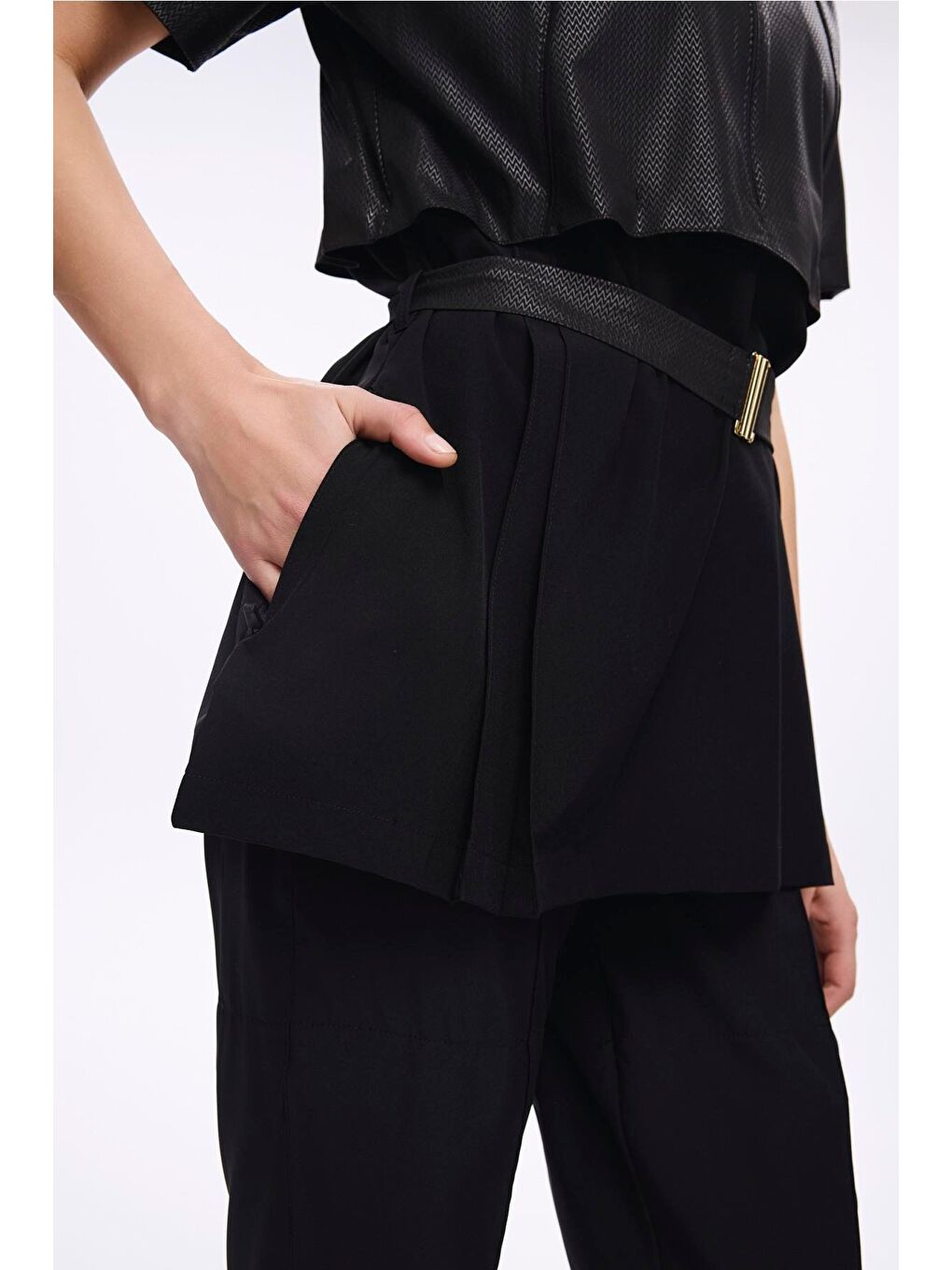 Kemer Toka Detaylı Dokulu Kumaş Siyah 5 Parça Yarı Kapalı Mayo Takımı 5039-6