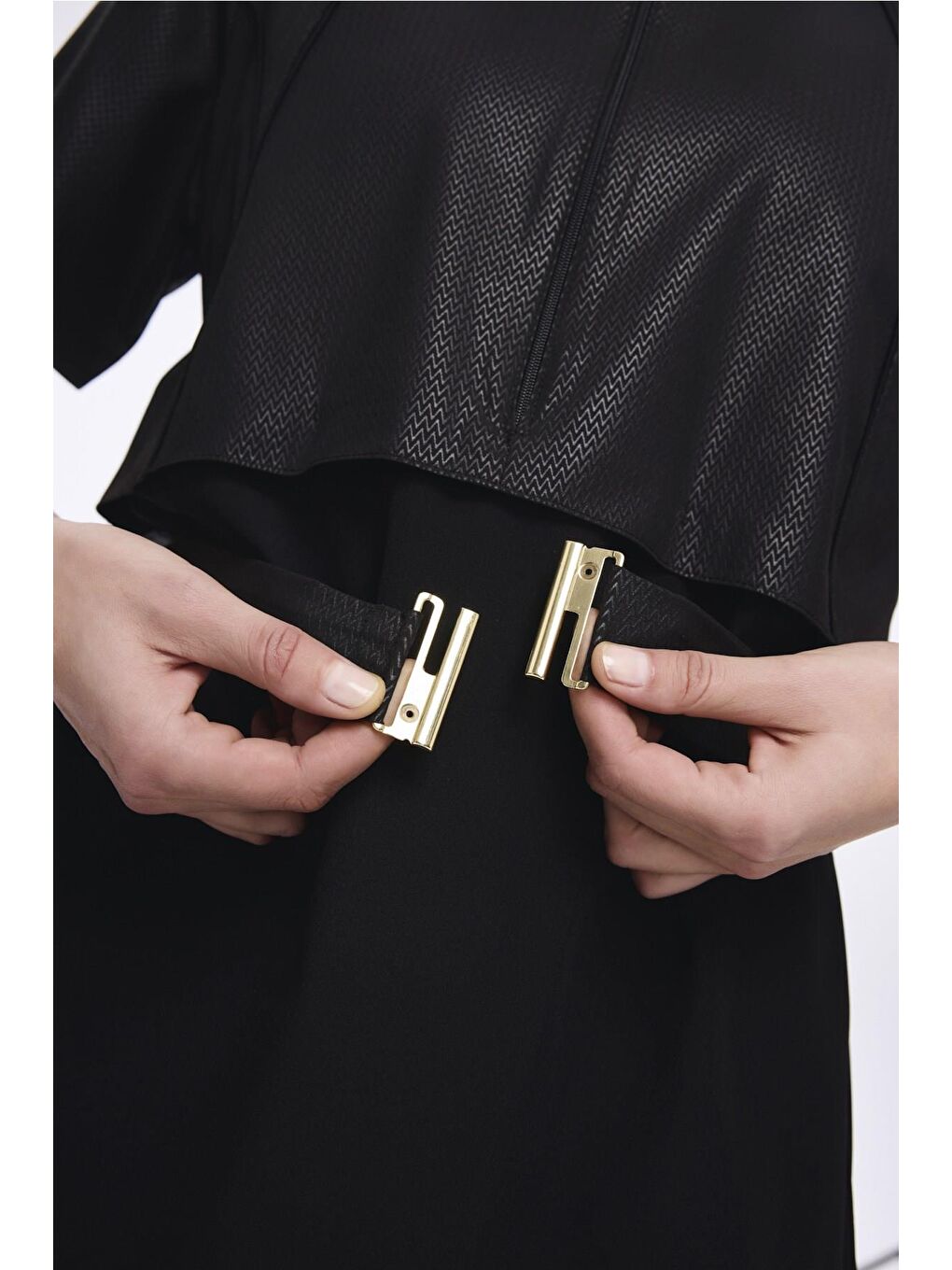 Kemer Toka Detaylı Dokulu Kumaş Siyah 5 Parça Yarı Kapalı Mayo Takımı 5039-9