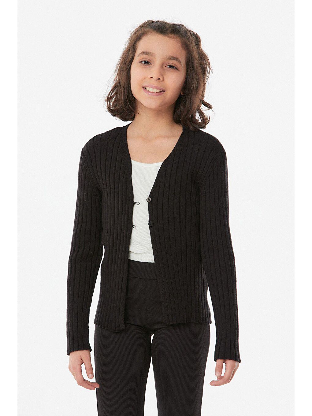 Siyah Düğmeli Kız Çocuk Hırka