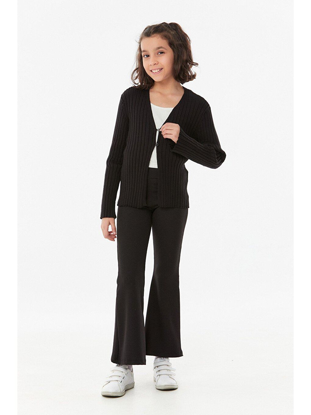 Siyah Düğmeli Kız Çocuk Hırka-1