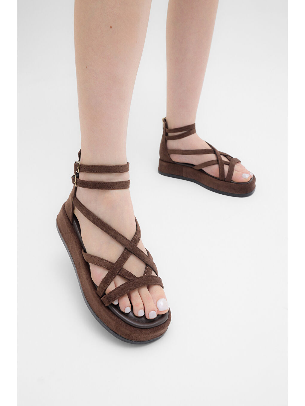 Kahverengi Kadın Kahve Süet Rahat Kalıp Çapraz Bantlı Çift Kemerli Sandalet-2