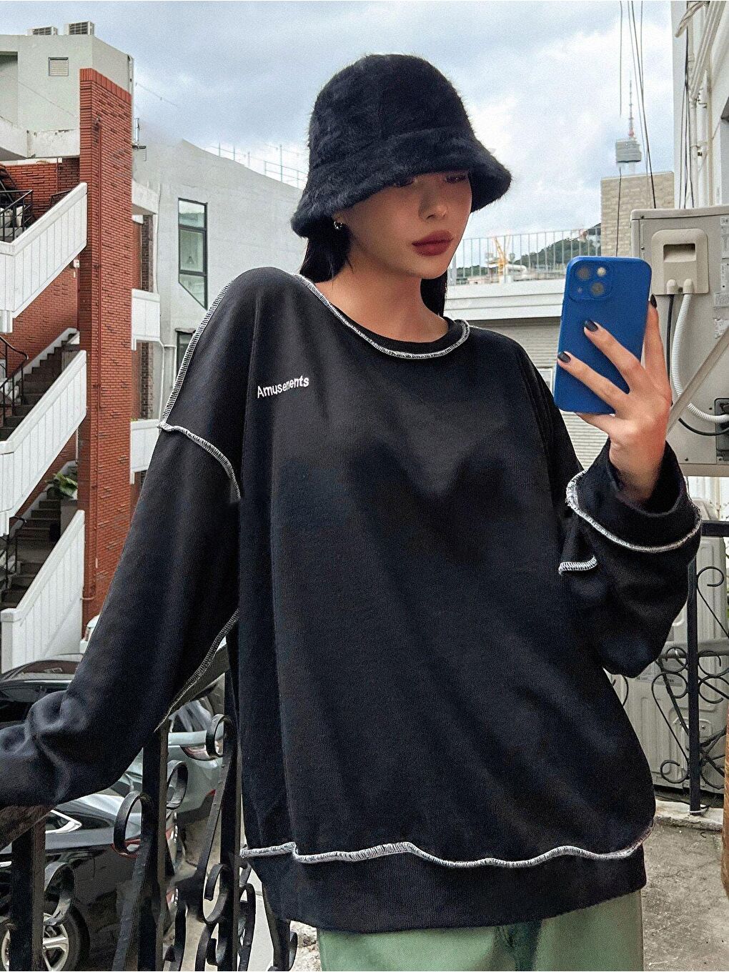 Trendseninle Siyah Kadın Siyah Biye Detay Amusements Baskılı Bisiklet Yaka Oversize Sweatshirt - 4