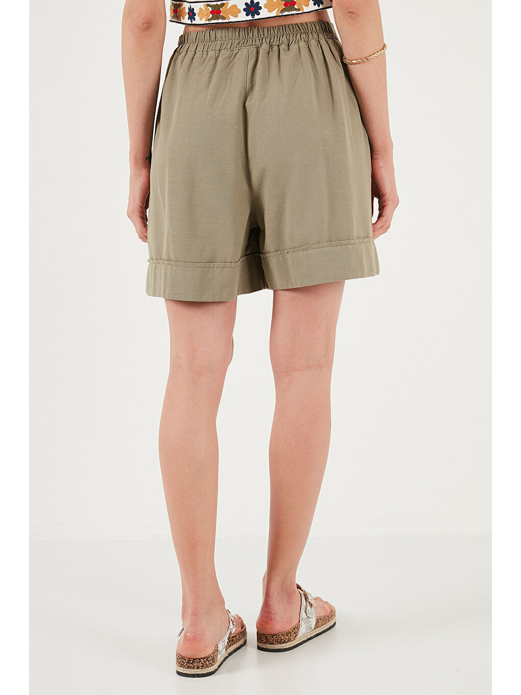 Haki Pamuklu Standart Fit Yüksek Bel Dikiş Detaylı Kadın Şort 668Yp4921-5