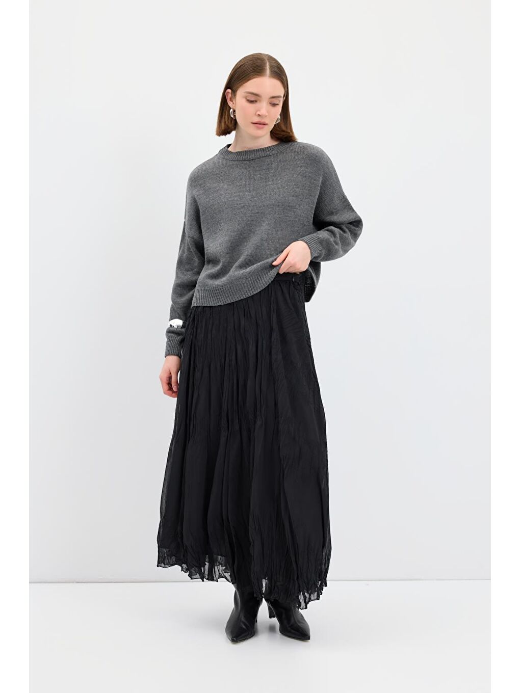 Kırışık Görünümlü Uzun Kloş Etek Siyah-1
