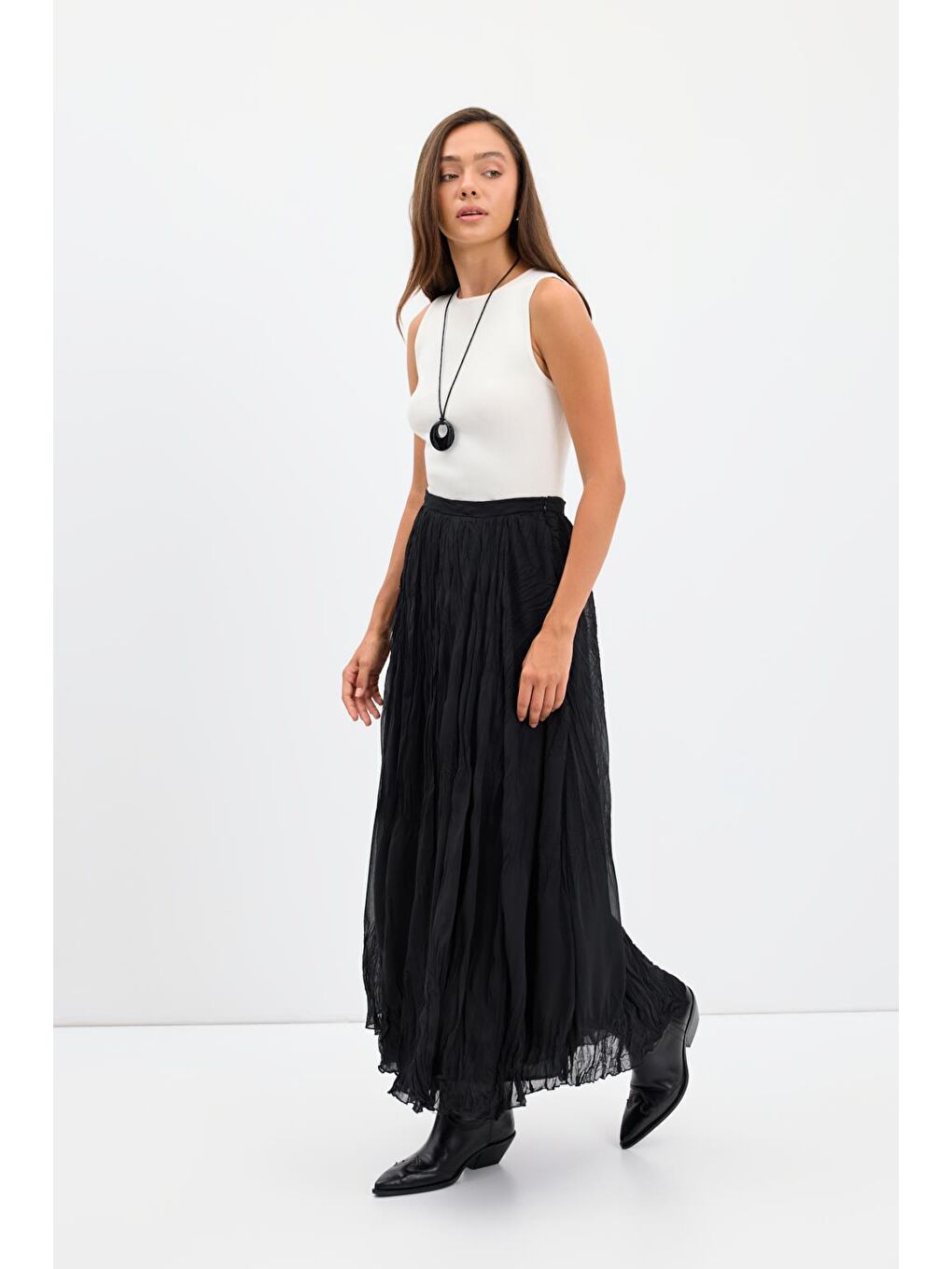 Kırışık Görünümlü Uzun Kloş Etek Siyah-2