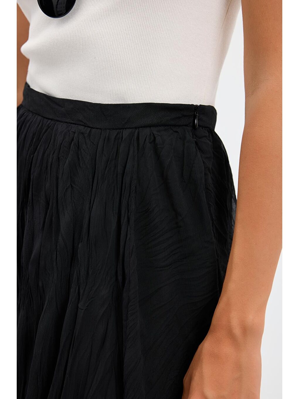 Kırışık Görünümlü Uzun Kloş Etek Siyah-4