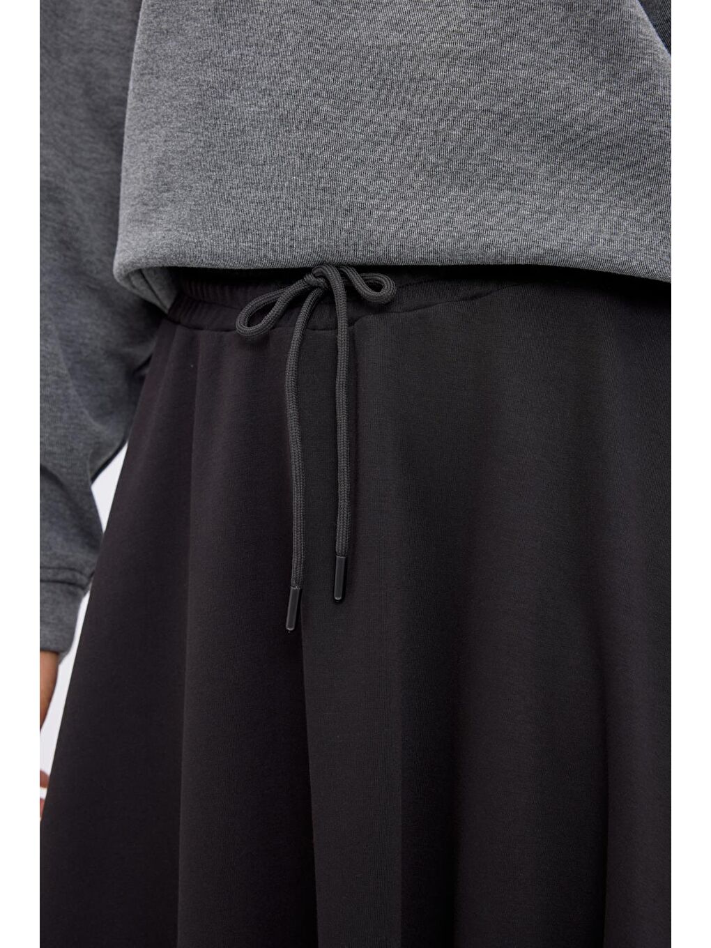 Yüksek Bel Bağcıklı Geniş Form Kloş Etek Siyah-2