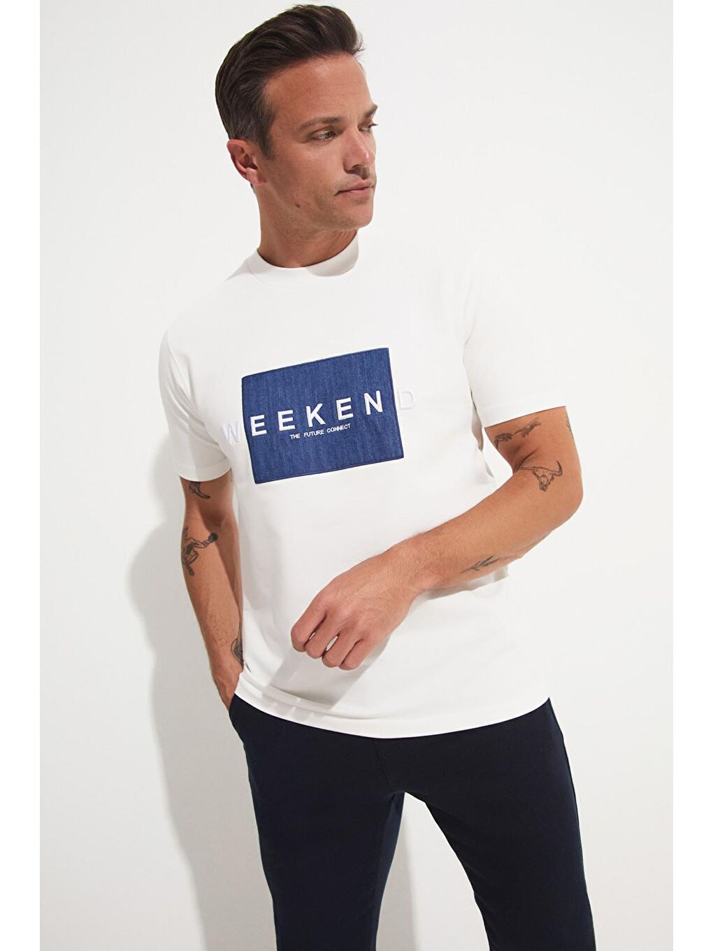 Beyaz Bisiklet Yaka Kısa Kollu Baskılı Erkek Tişört-1