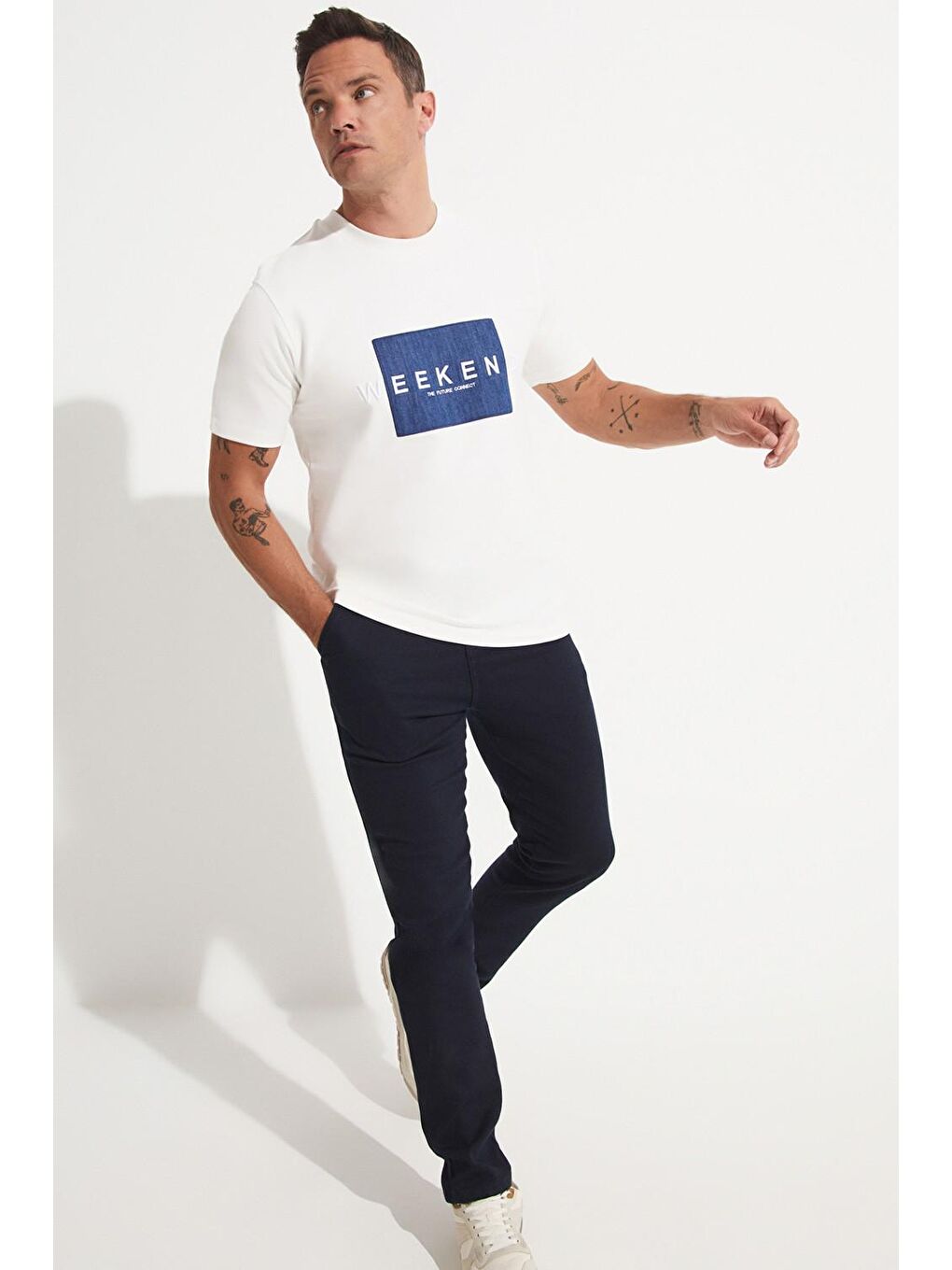 Beyaz Bisiklet Yaka Kısa Kollu Baskılı Erkek Tişört-2