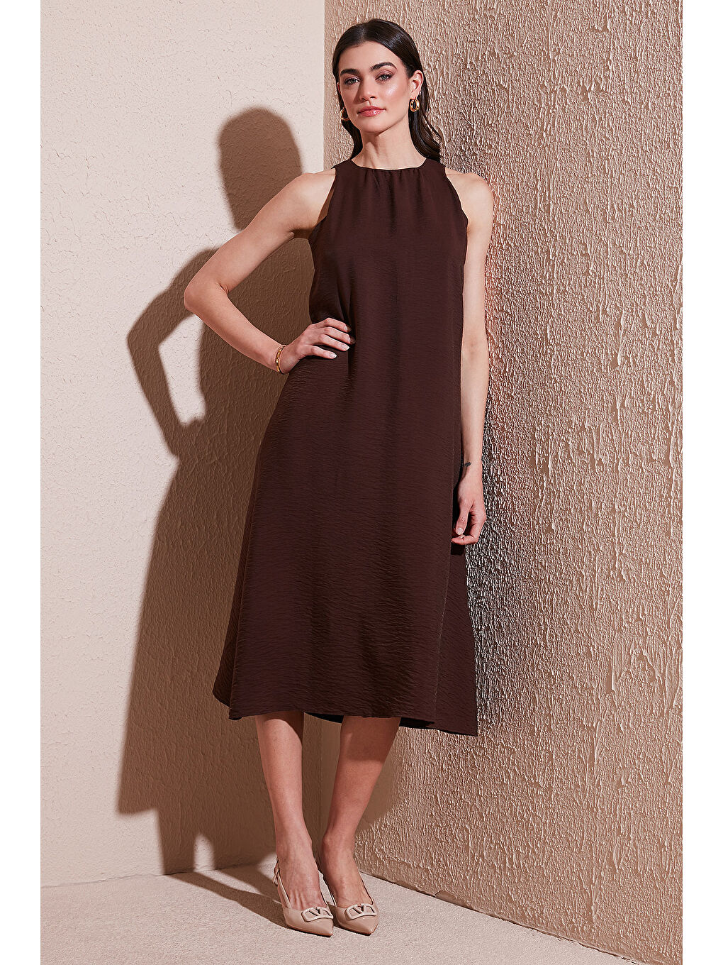 Kahverengi Regular Fit Halter Yaka Midi Boy Kadın Elbise 67810049-1