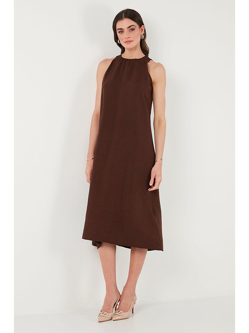 Kahverengi Regular Fit Halter Yaka Midi Boy Kadın Elbise 67810049-2