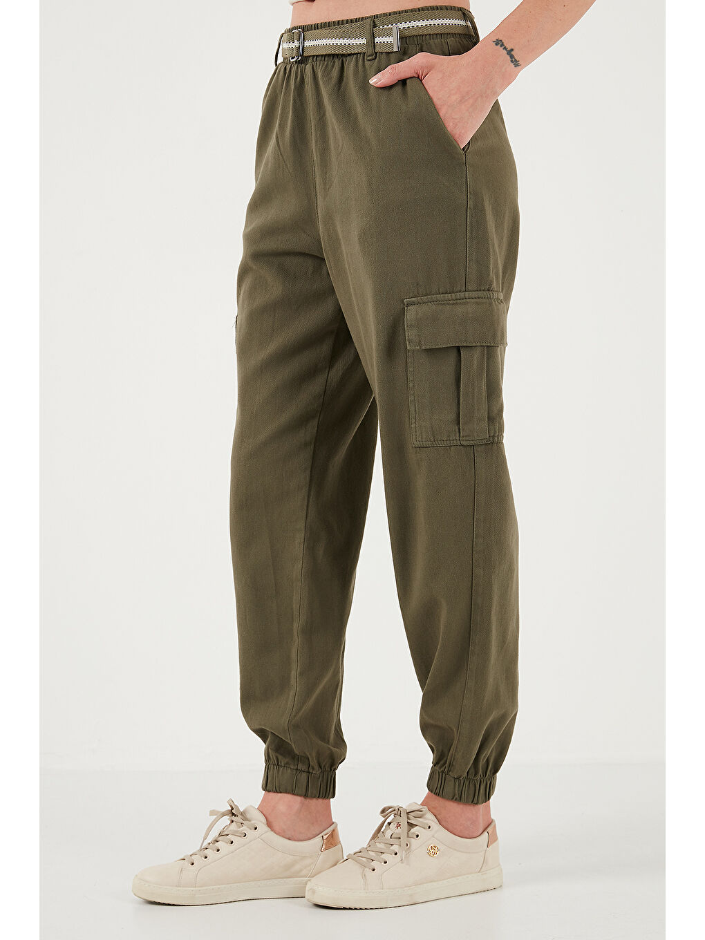 Haki Pamuklu Standart Fit Normal Bel Lastikli Paça Kemerli Jogger Kadın Pantolon 668Yp5045-3