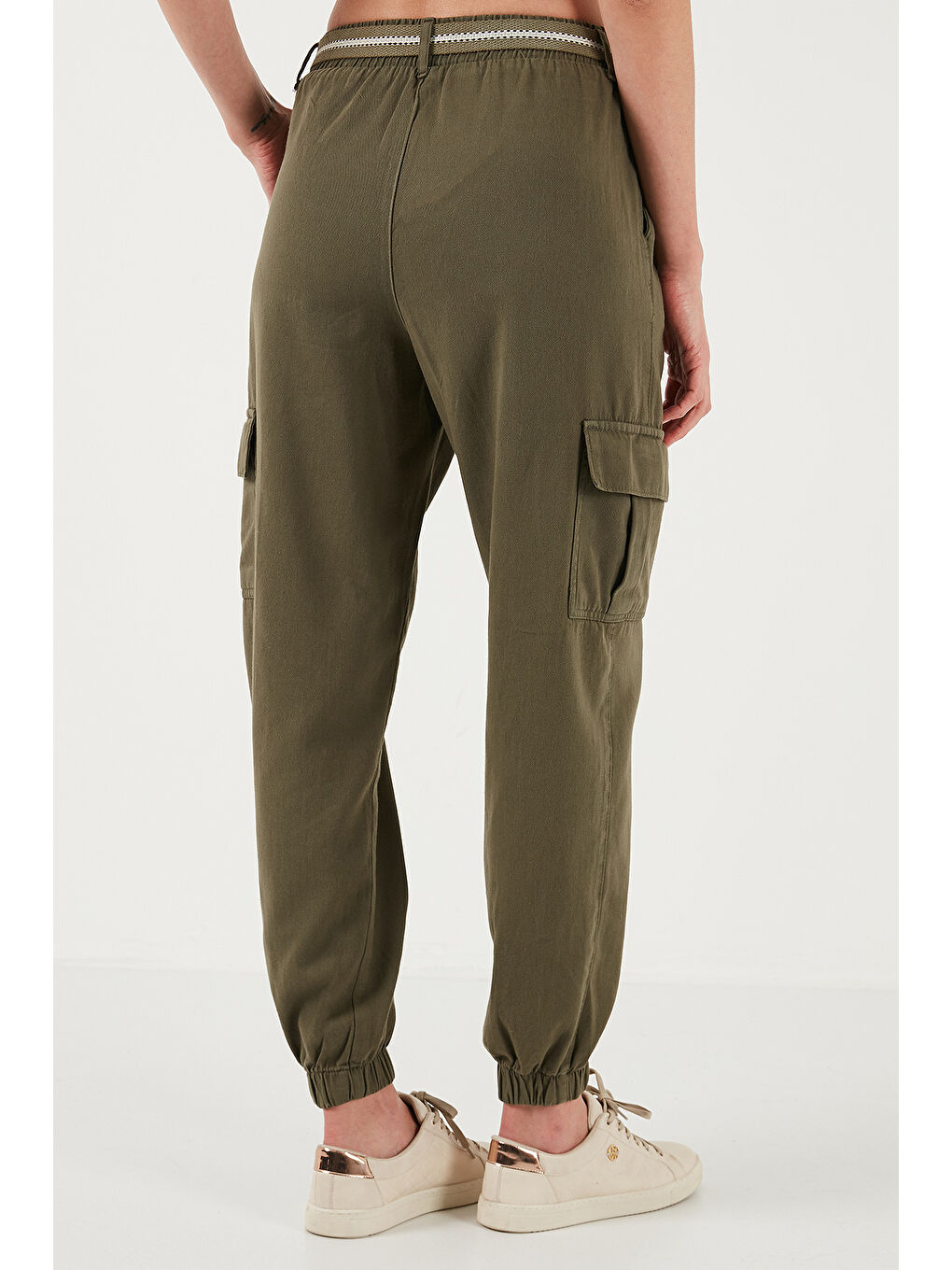 Haki Pamuklu Standart Fit Normal Bel Lastikli Paça Kemerli Jogger Kadın Pantolon 668Yp5045-5