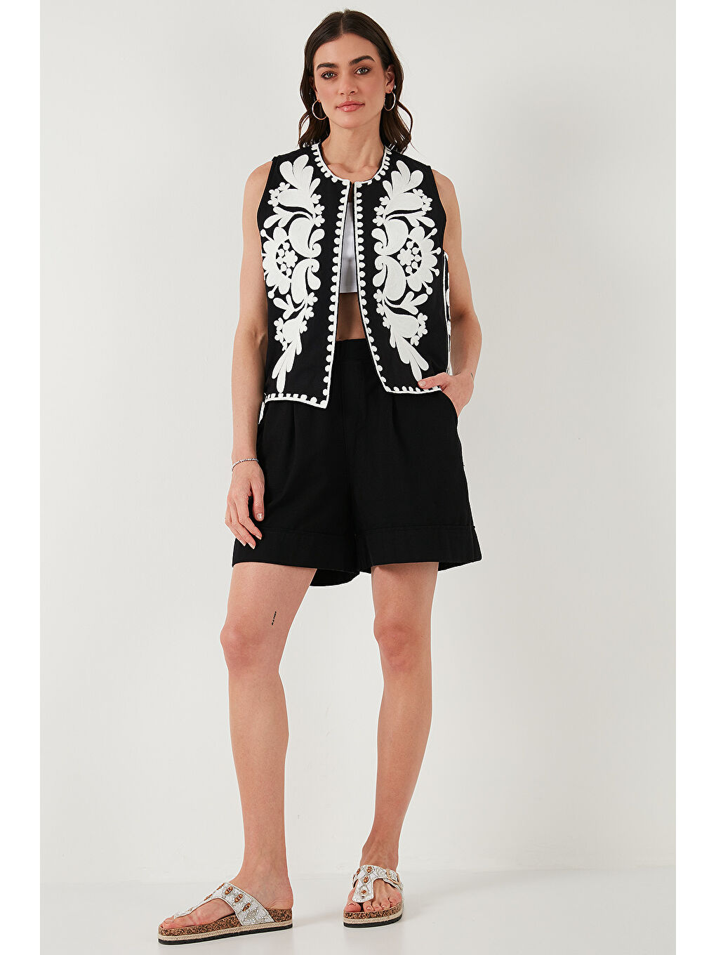 Siyah Pamuklu Standart Fit Yüksek Bel Dikiş Detaylı Kadın Şort 668Yp4921-3