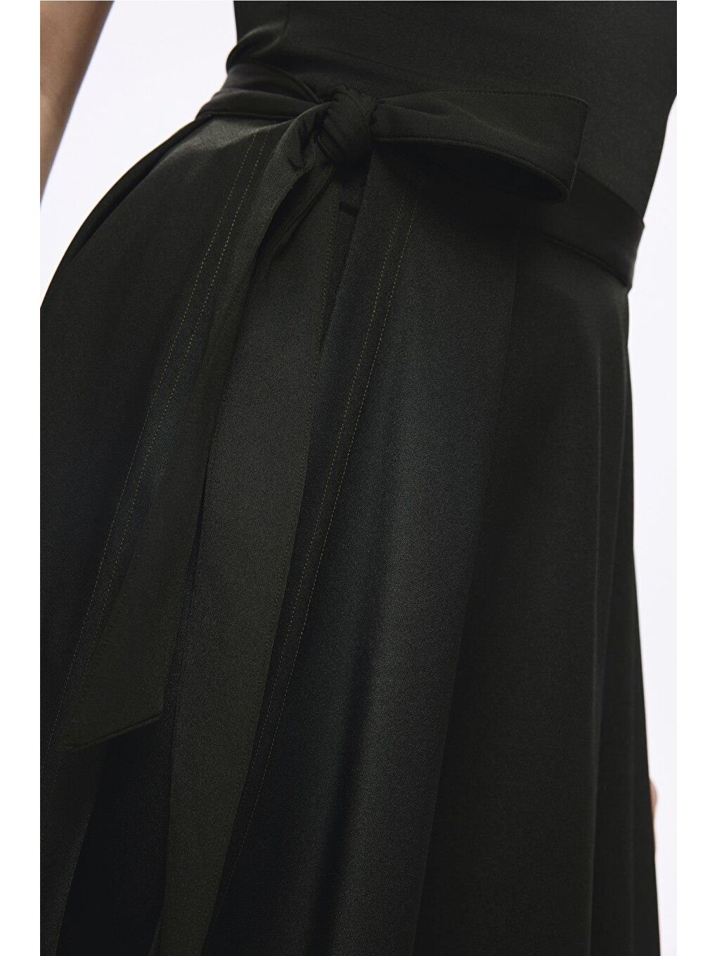 Parlak Kumaş Siyah 3 Parça Yarı Kapalı Mayo - Tulum Takımı 5053-1