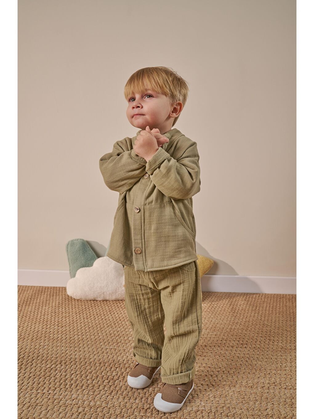 Yeşil Erkek Çocuk Pamuklu Haki Gömlekli Pantolonlu Takım - Çizgili T-Shirt Detaylı-1