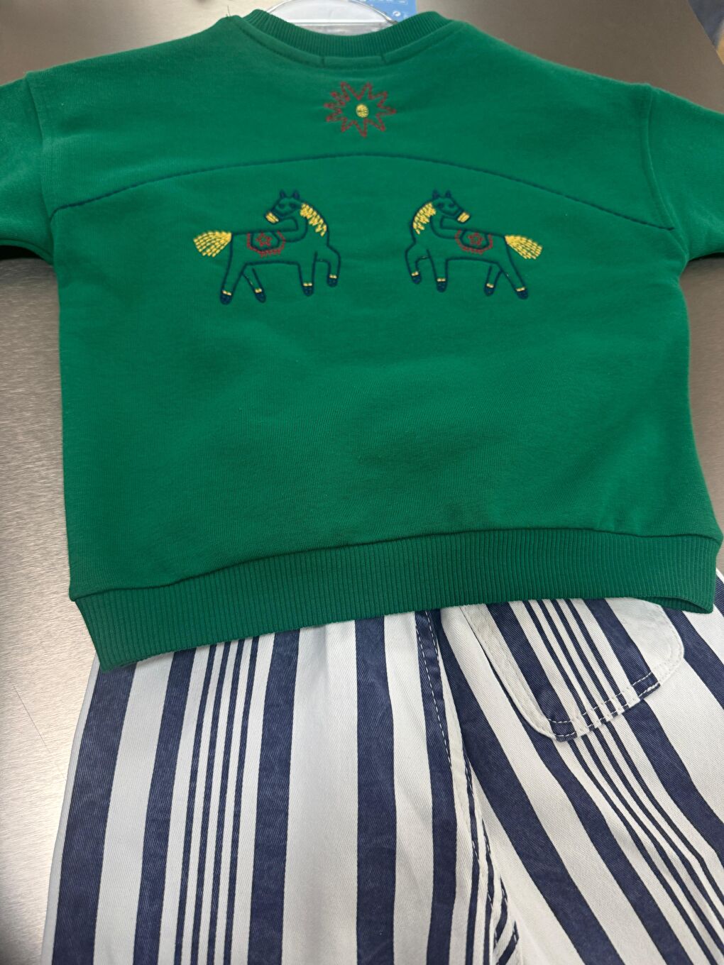 Karışık Unisex Çocuk Yeşil At Nakışlı Oversize Sweatshirt Ve Çizgili Pantolon Takım-1