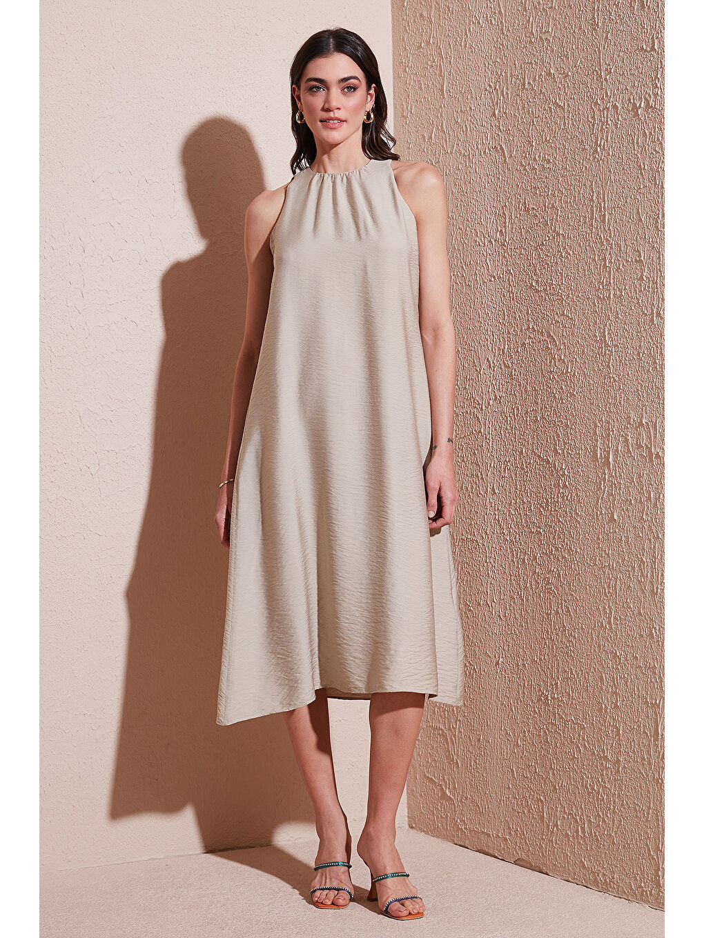 Bej Regular Fit Halter Yaka Midi Boy Kadın Elbise 67810049-1