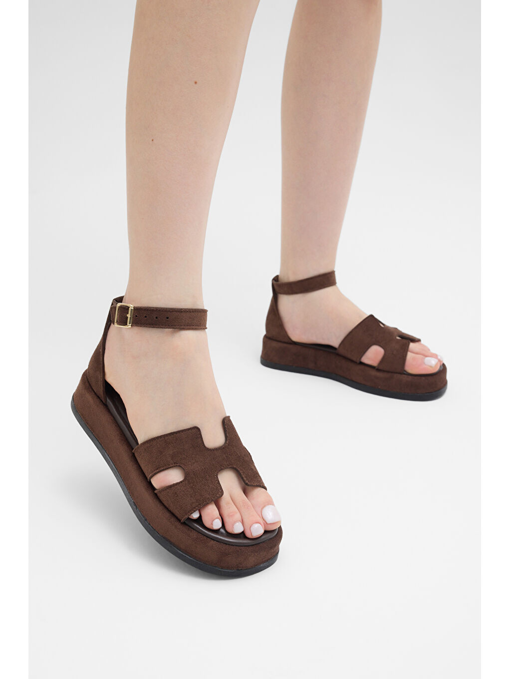 Kahverengi Kadın Kahve Süet Rahat Kalıp Bilekten Bağlanmalı Sandalet-1