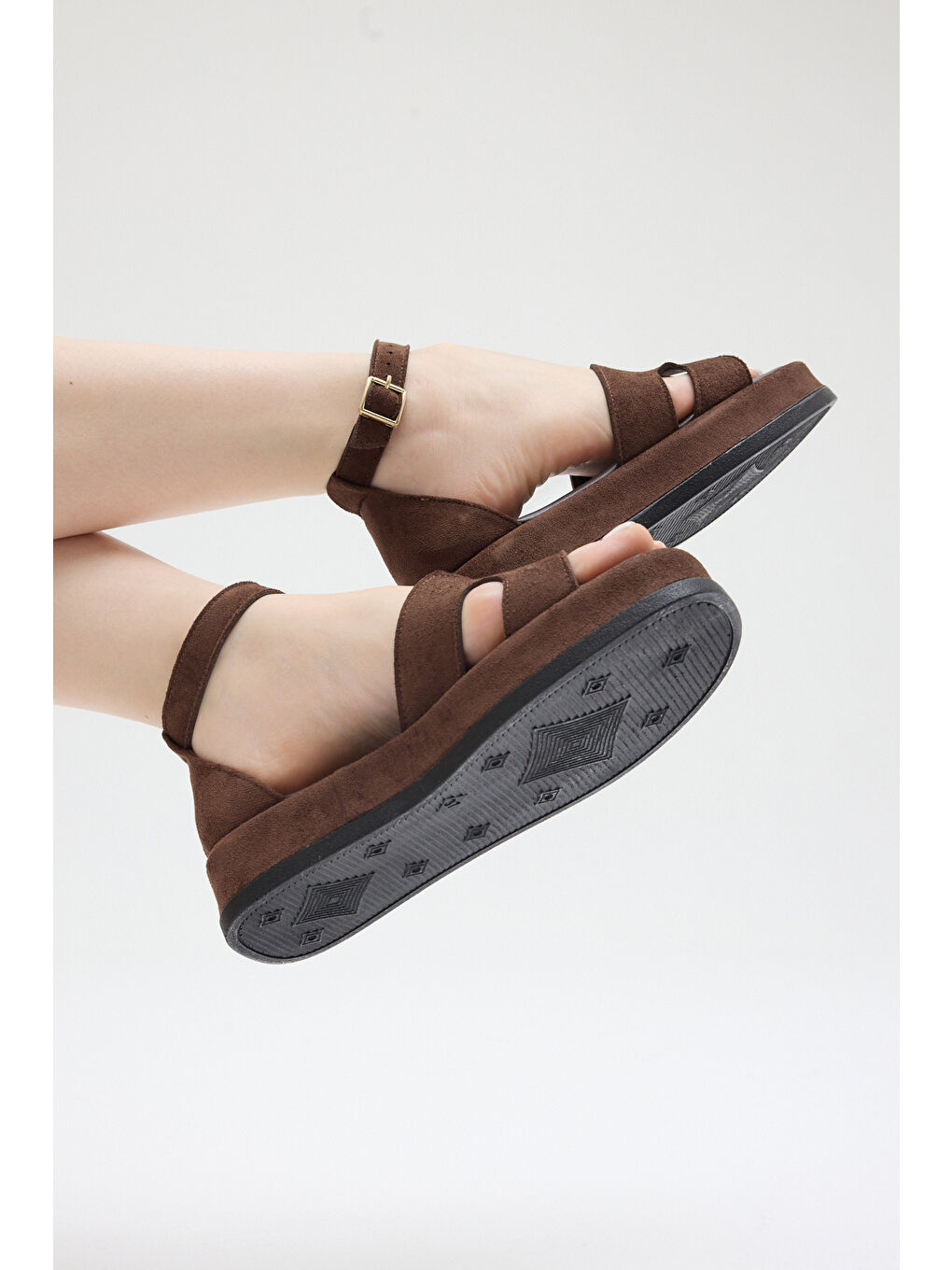 Kahverengi Kadın Kahve Süet Rahat Kalıp Bilekten Bağlanmalı Sandalet-3