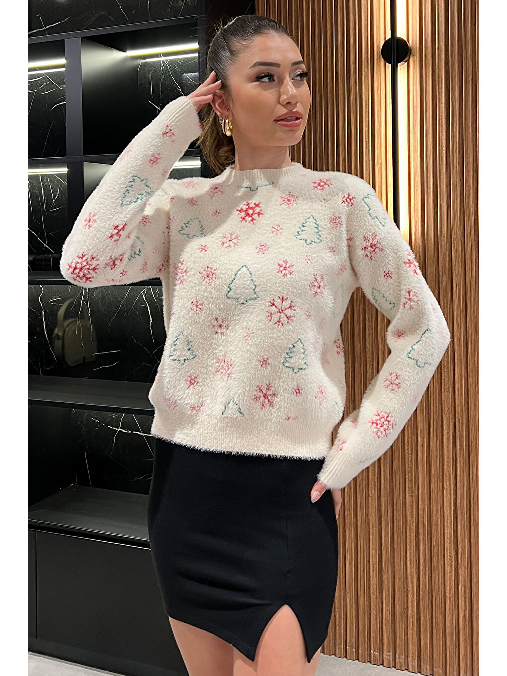 Ekru Kadın Yılbaşı Temalı Şardonlu  İplik Triiko Kazak-1