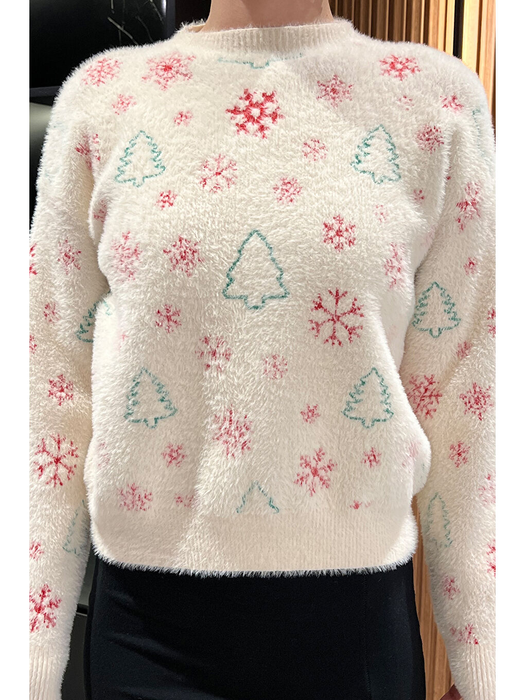 Ekru Kadın Yılbaşı Temalı Şardonlu  İplik Triiko Kazak-2