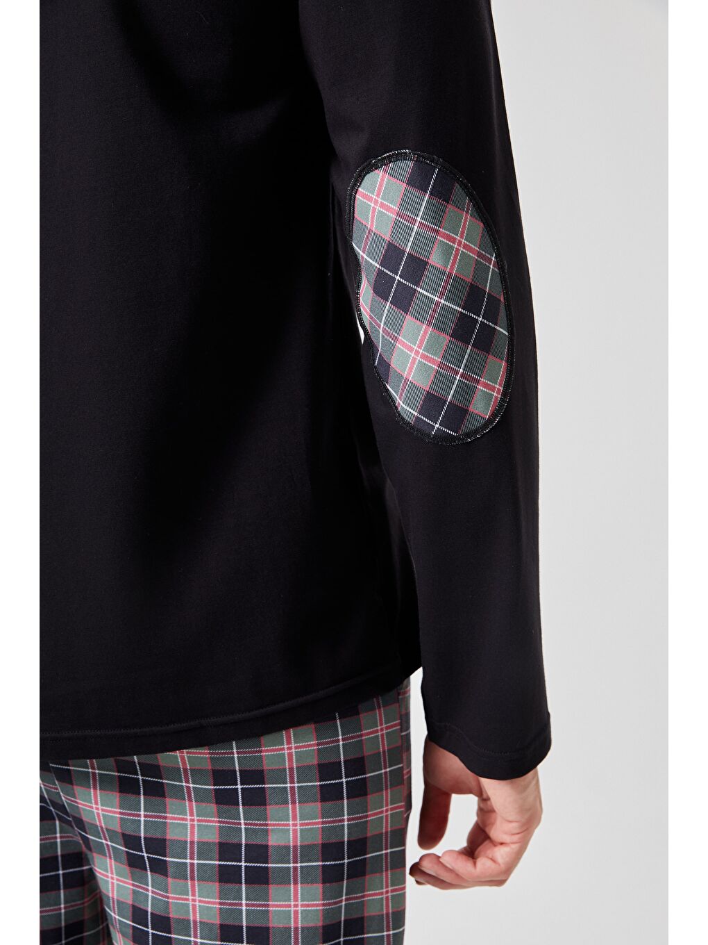 Siyah Erkek Pamuklu Uzun Kollu Yamalı Ekose Desenli Pijama Takımı-2