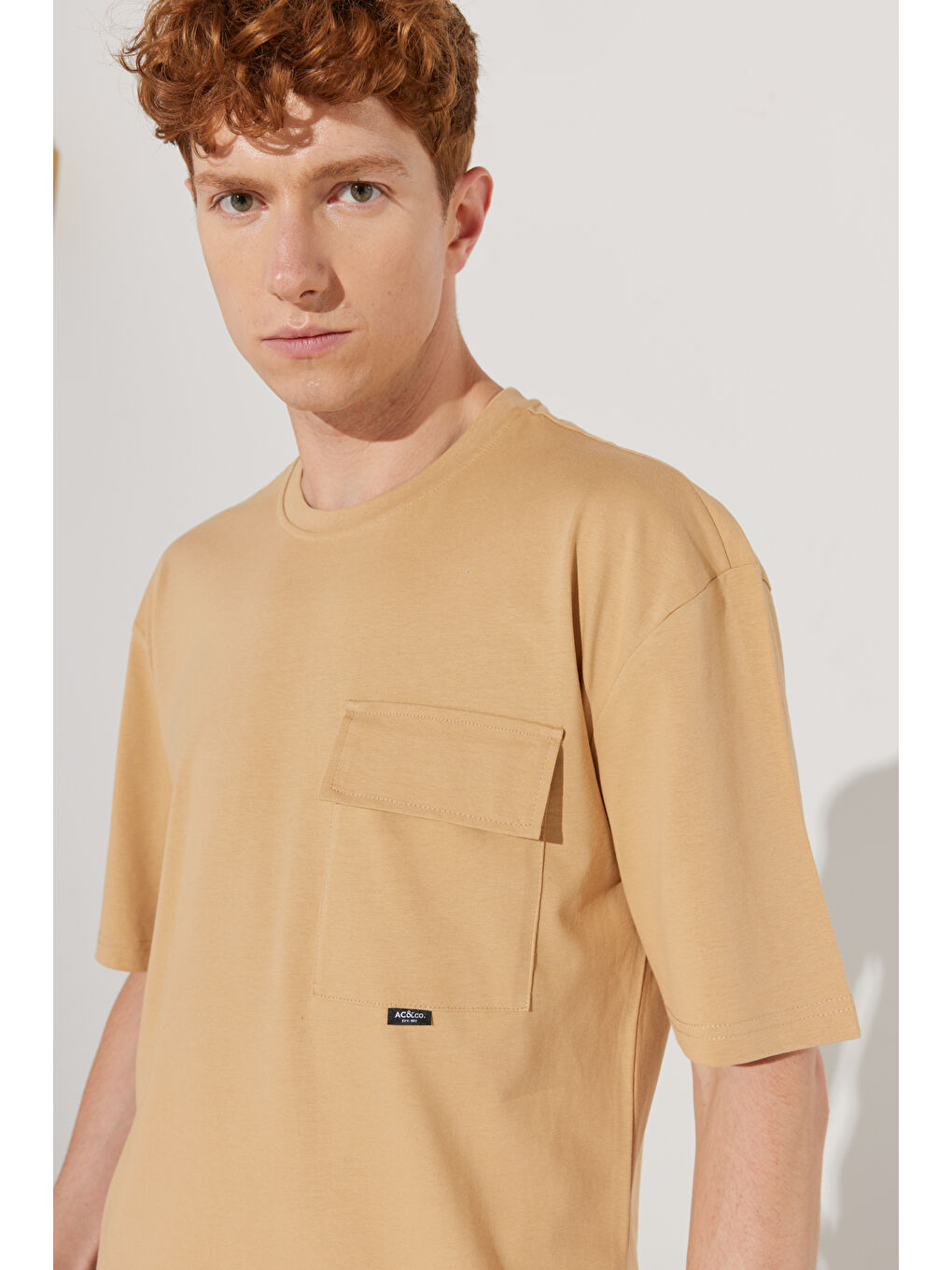 Kahverengi Erkek Camel Oversize Fit Geniş Kesim Bisiklet Yaka %100 Pamuk Cepli Tişört-3