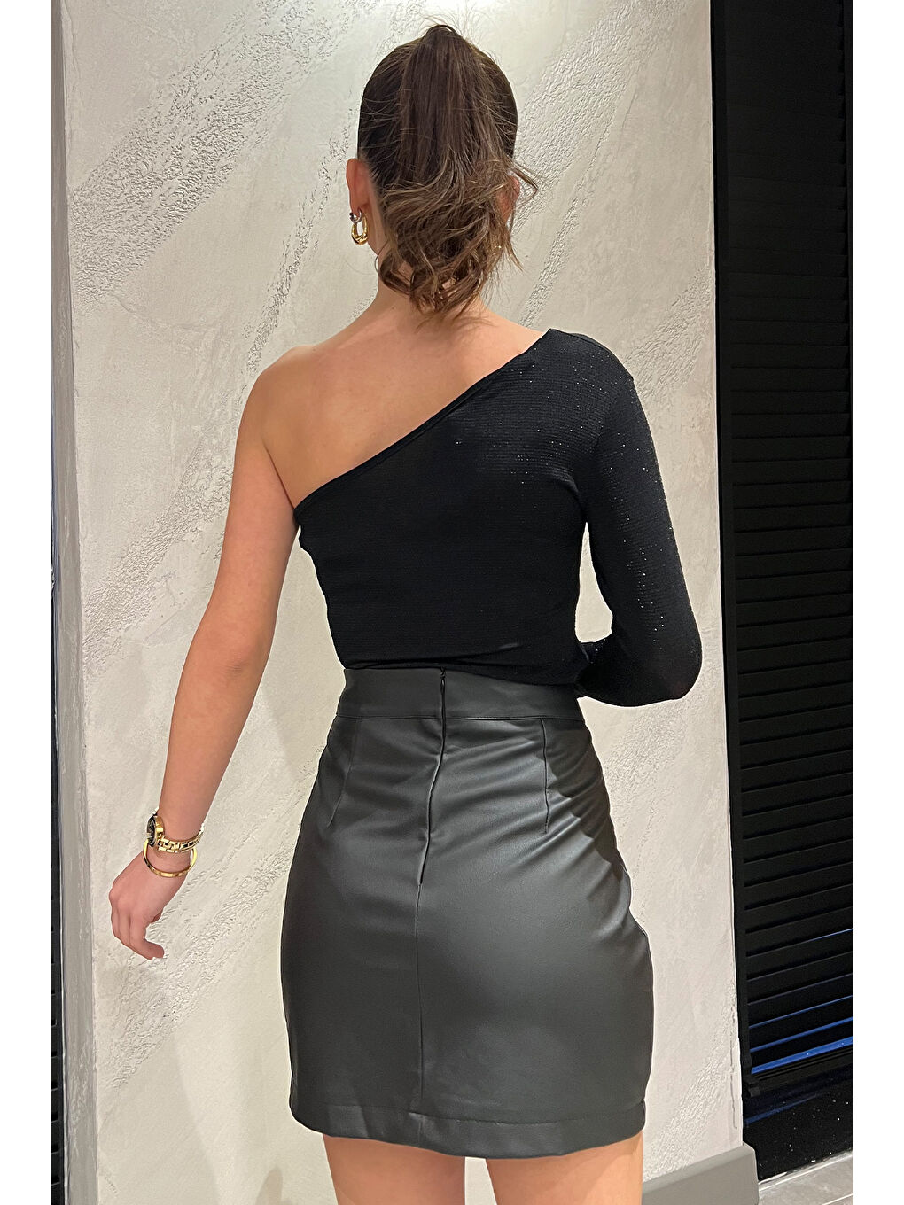 Siyah Kadın Işıltılı Tek Omuz Elastanlı Bodysuit-3