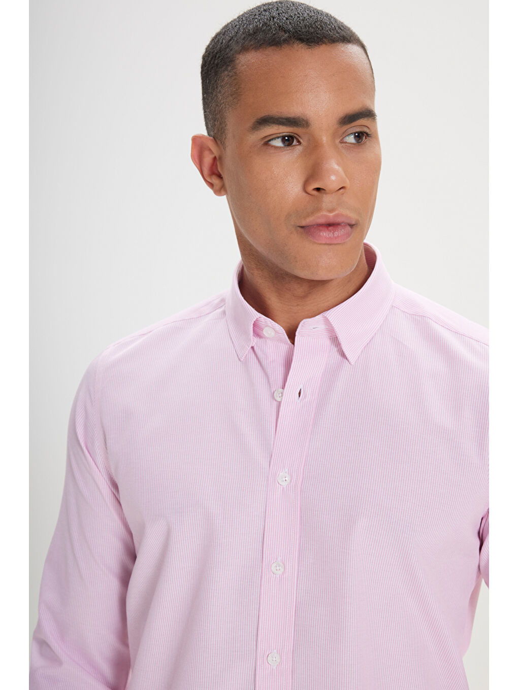 Erkek Beyaz-Pembe Slim Fit Dar Kesim Gizli Düğmeli Yaka Pamuklu Çizgili Gömlek-3
