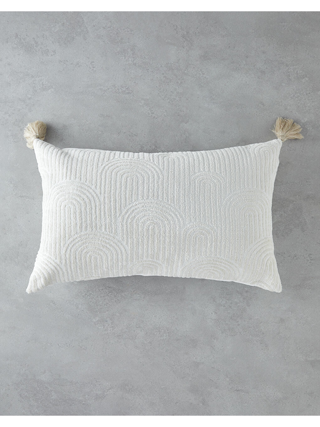 Deluxe Jakarlı Dekoratif Kırlent 35x55 cm Ekru