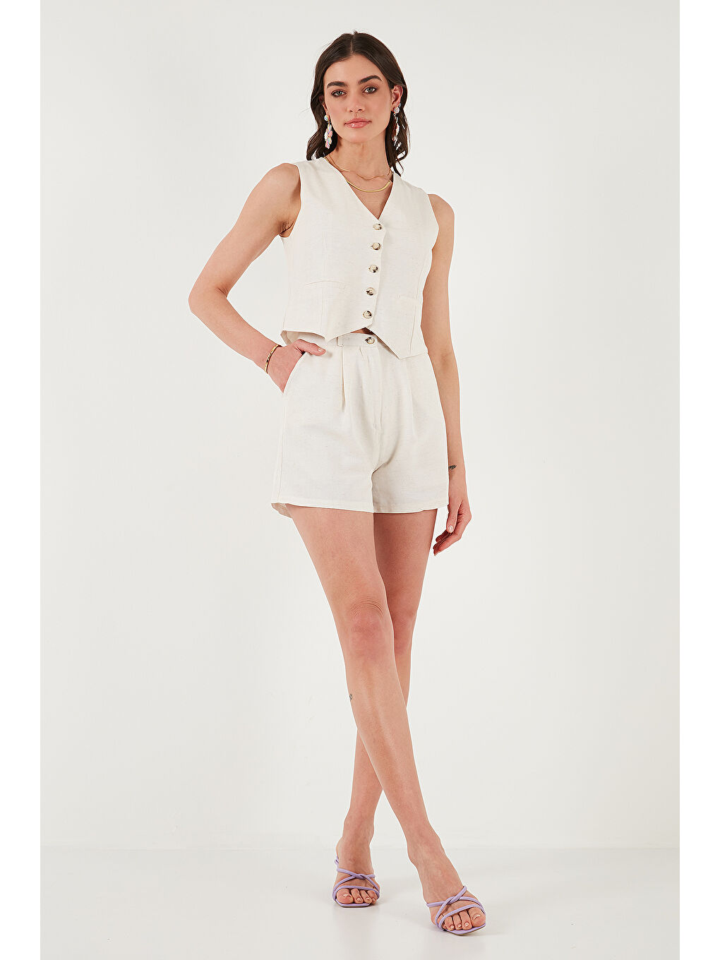 Bej Pamuk Ve Keten Karışımlı Slim Fit Yelek Şort Kadın Takım 5866118-2