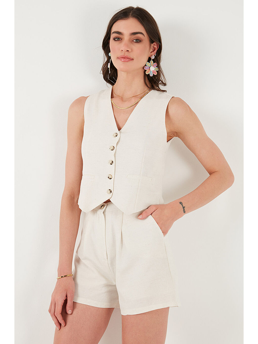 Bej Pamuk Ve Keten Karışımlı Slim Fit Yelek Şort Kadın Takım 5866118-3