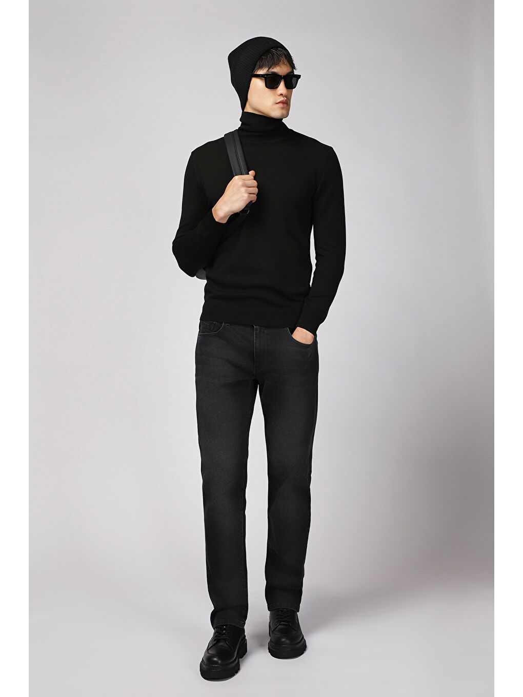 Siyah Balıkçı Yaka Regular Fit Pamuklu Triko Büyük Beden Kazak-1
