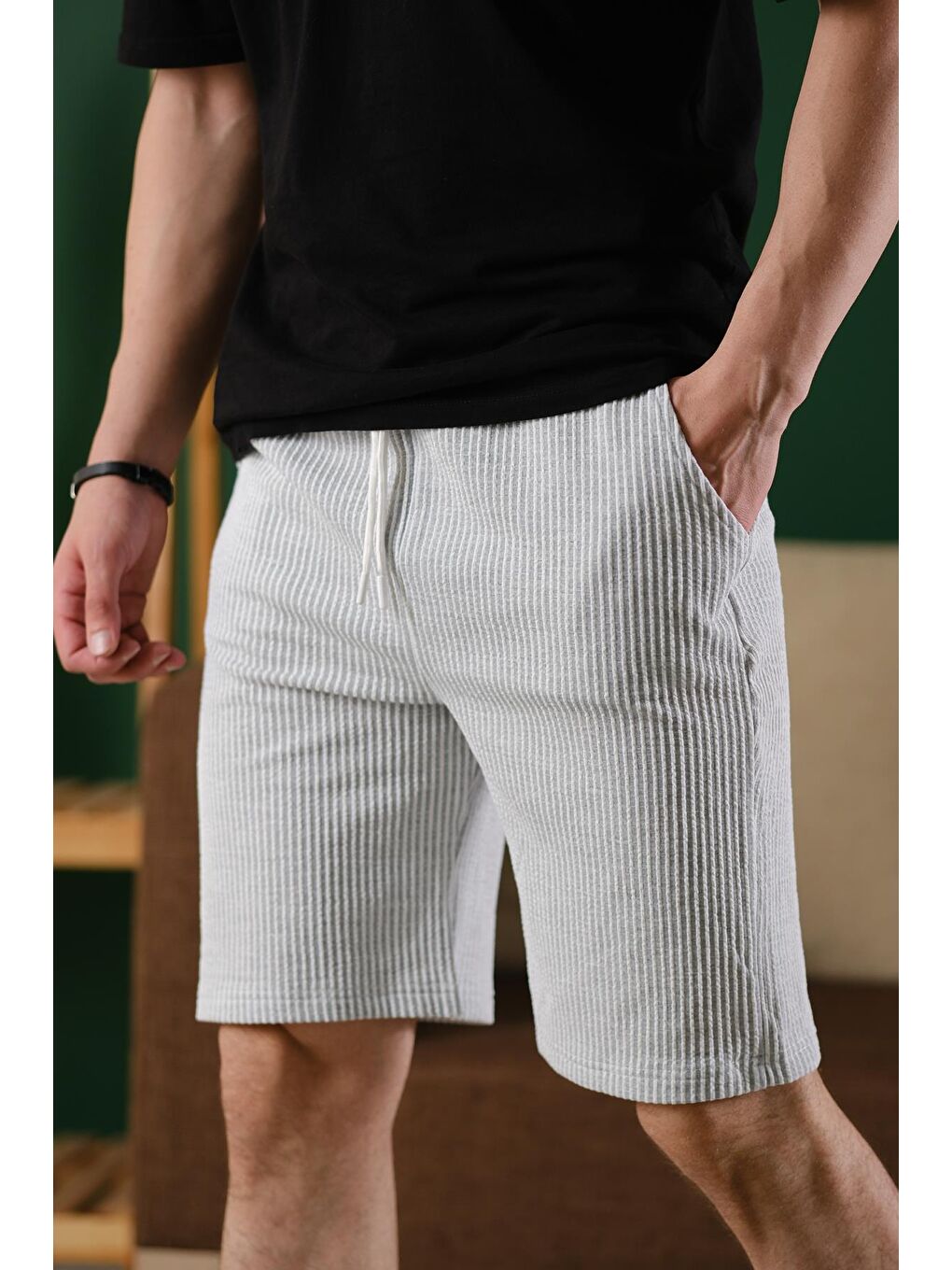 Gri Ethan Çizgili Dokuma Slim Fit Elastanlı Erkek Bermuda Şort-1