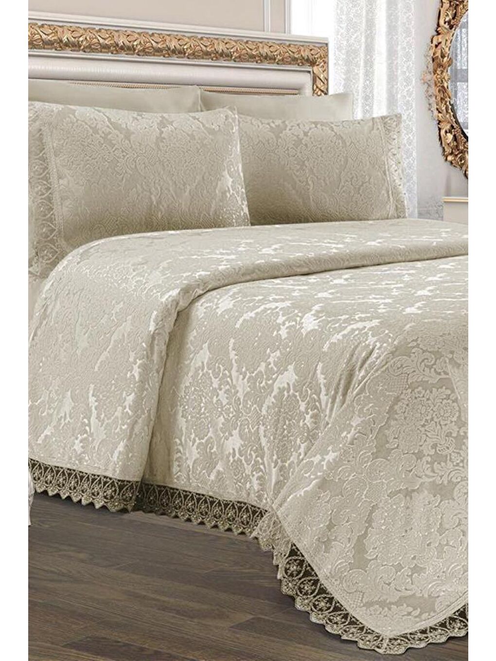 Jakarlı Şönil Yatak Örtüsü Bej