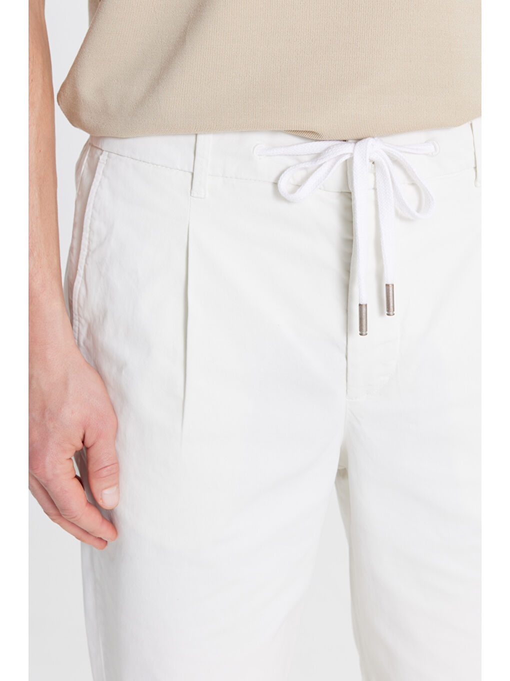 Erkek Beyaz Pamuklu Slim Fit Dar Kesim Beli Bağlamalı Yan Cepli Esnek Şort-3