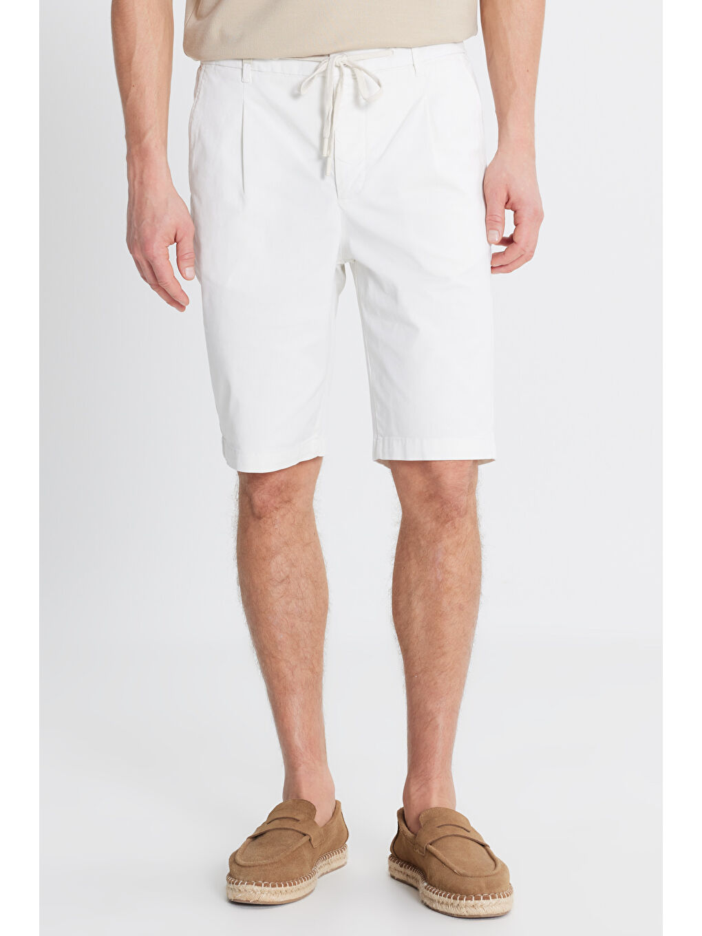 Erkek Beyaz Pamuklu Slim Fit Dar Kesim Beli Bağlamalı Yan Cepli Esnek Şort