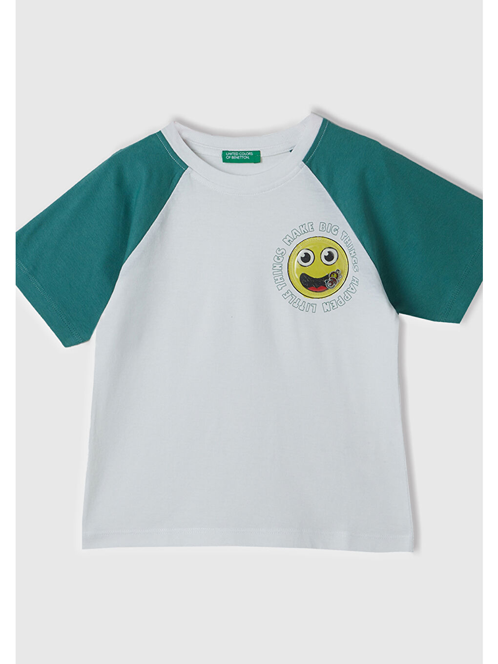 United Colors Of Benetton Beyaz Erkek Çocuk Beyaz Önü Aplikeli Blok Renkli Reglan Kol Bisiklet Yaka T-Shirt